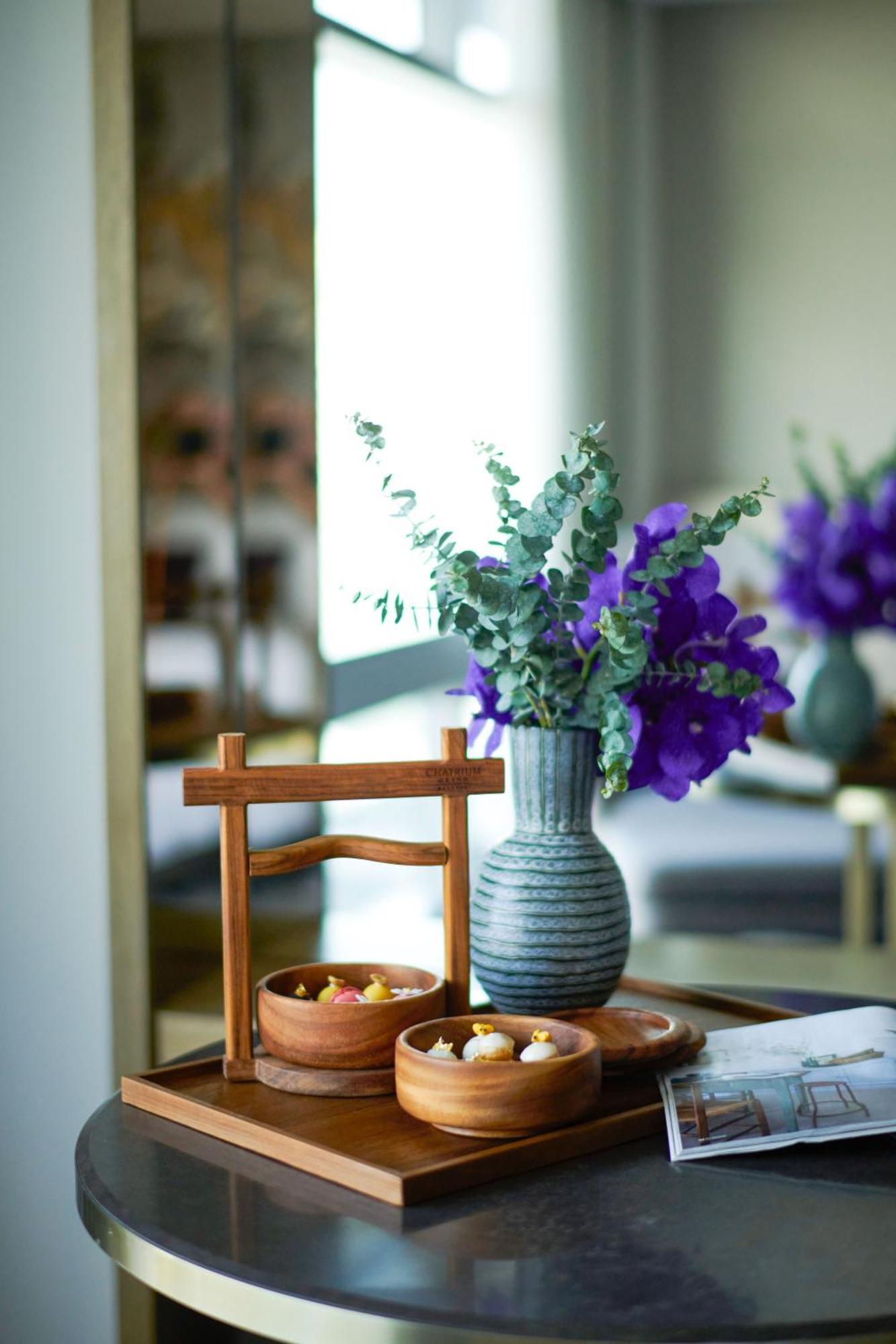 Chatrium Grand バンコク都 エクステリア 写真 A vase of flowers