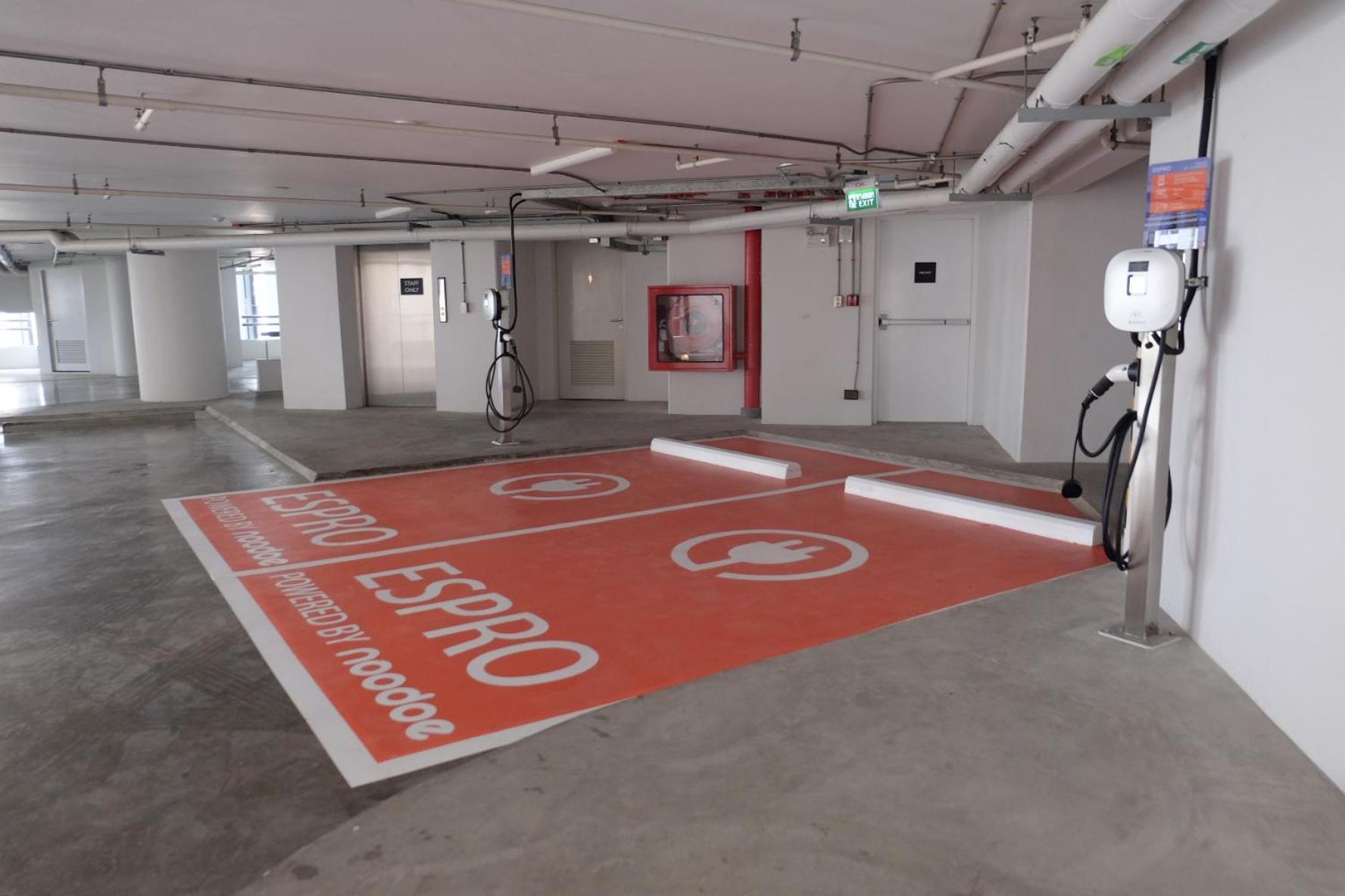 Chatrium Grand バンコク都 エクステリア 写真 Charging station for electric cars